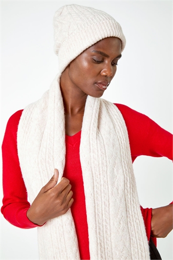 White cable 2024 knit scarf