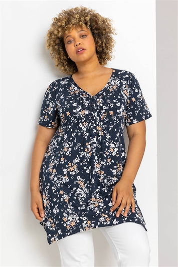 Curve Ditsy Floral Hanky Hem Topand this?