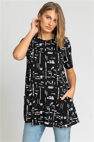 Black Abstract Pocket Stretch Swing Top
