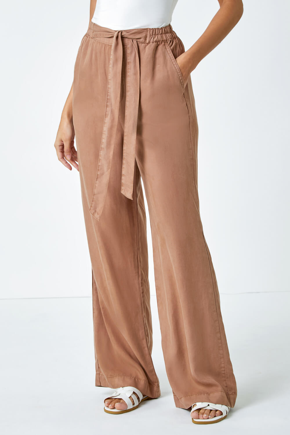 Long tie high-waist trousers