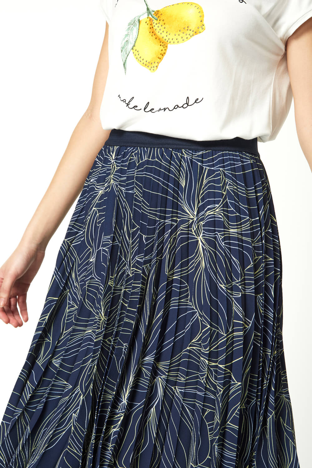 Navy  Linear Floral Print Pleated Midi Skirt, Image 4 of 5