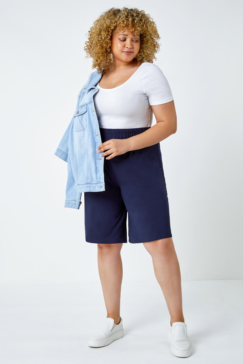 Navy  Curve Wide Leg Stretch Shorts, Image 2 of 5