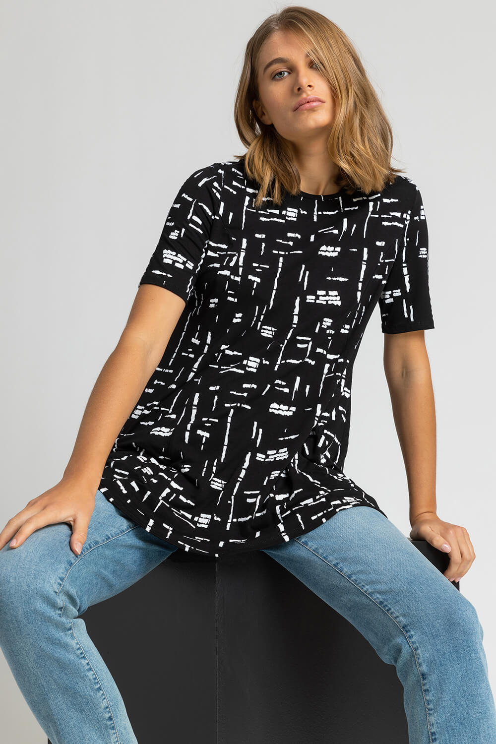Black Abstract Pocket Stretch Swing Top, Image 5 of 5