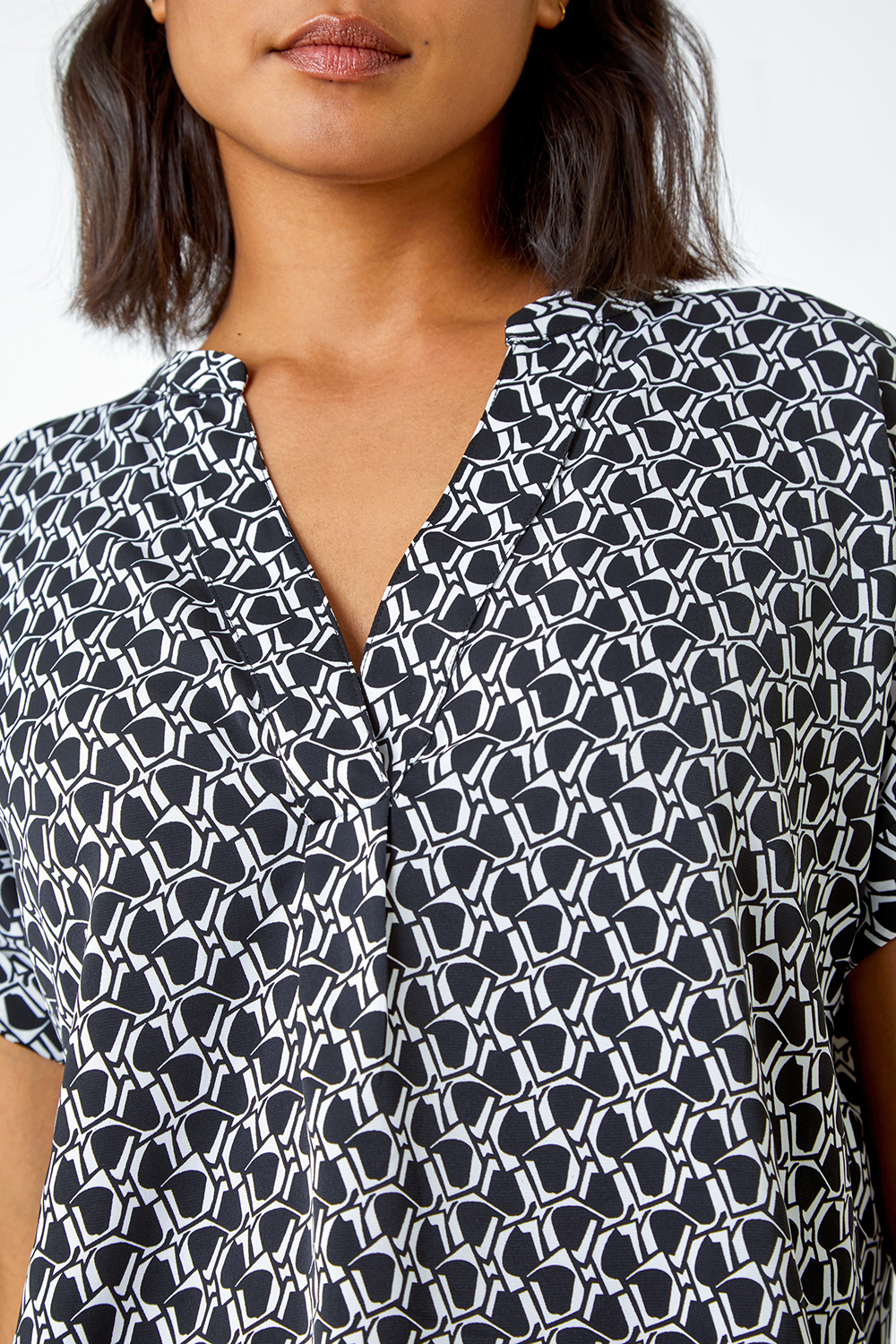 Black Abstract Print Woven Pleat Front Top, Image 5 of 5