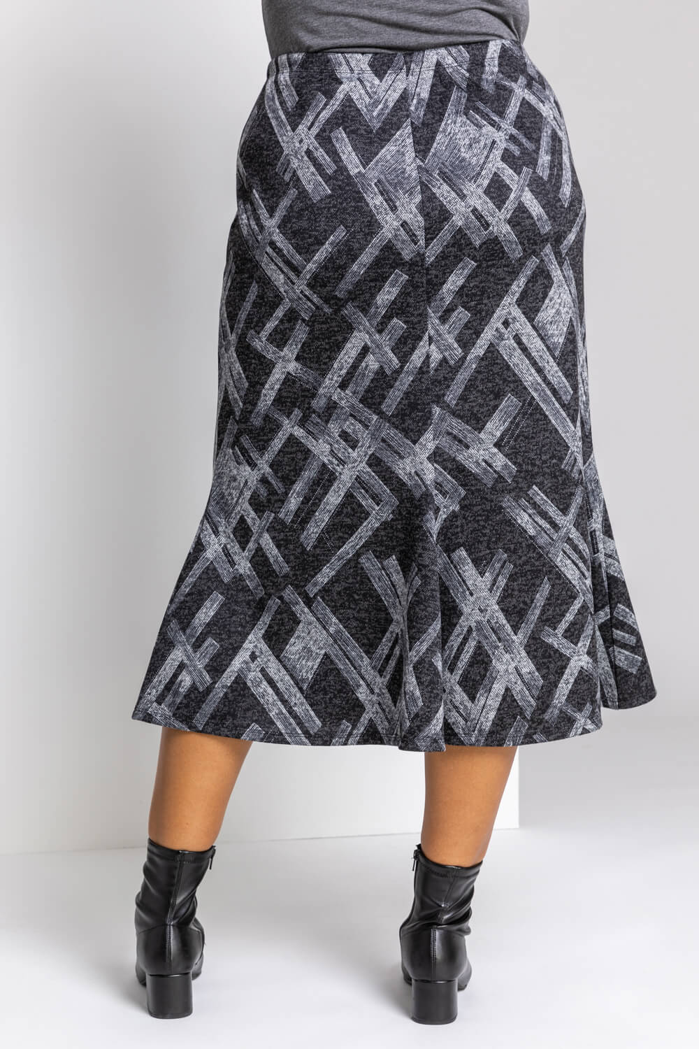Dark Grey Curve Abstract Cross Print Fluted Skirt, Image 2 of 4
