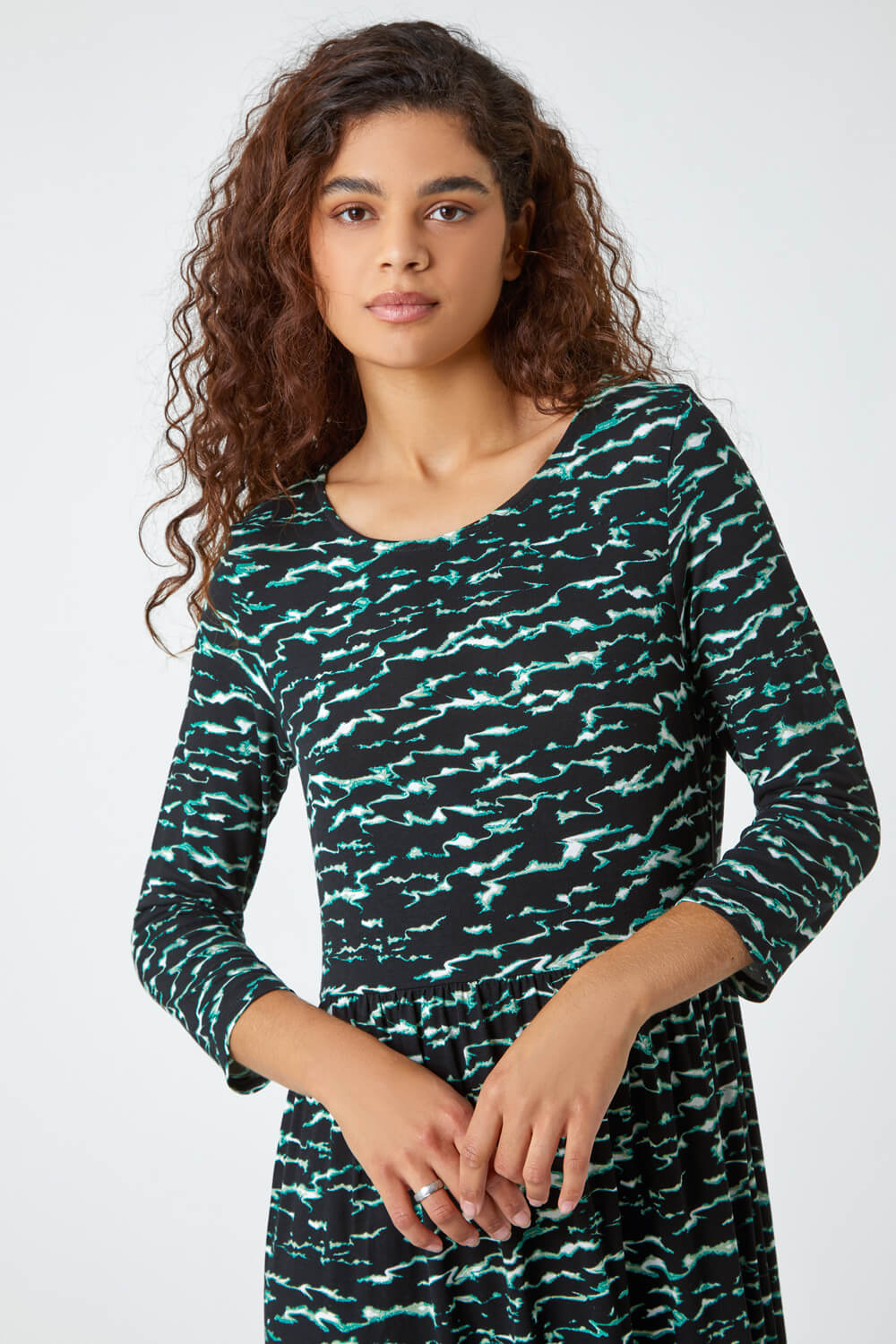 Green Abstract Wave Print Stretch Midi Dress, Image 4 of 5