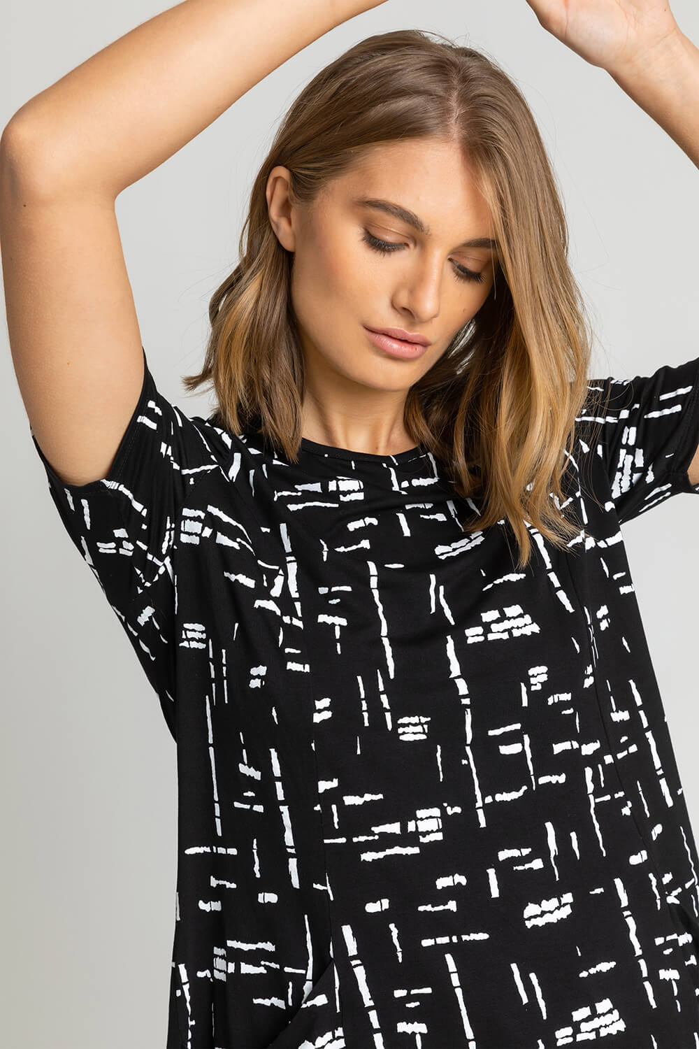 Black Abstract Pocket Stretch Swing Top, Image 4 of 5