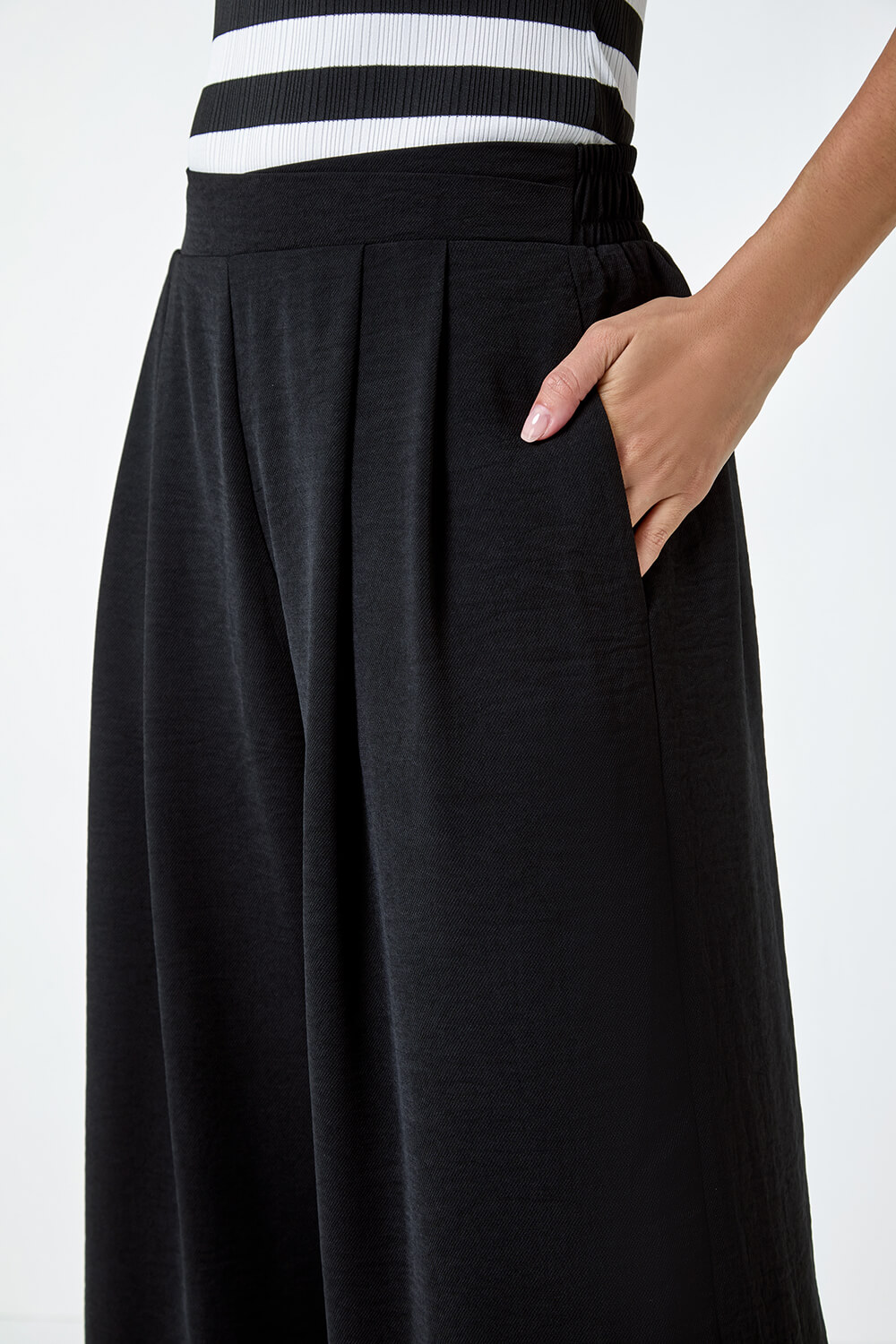 Black Plain Wide Leg Trouser, Image 5 of 5