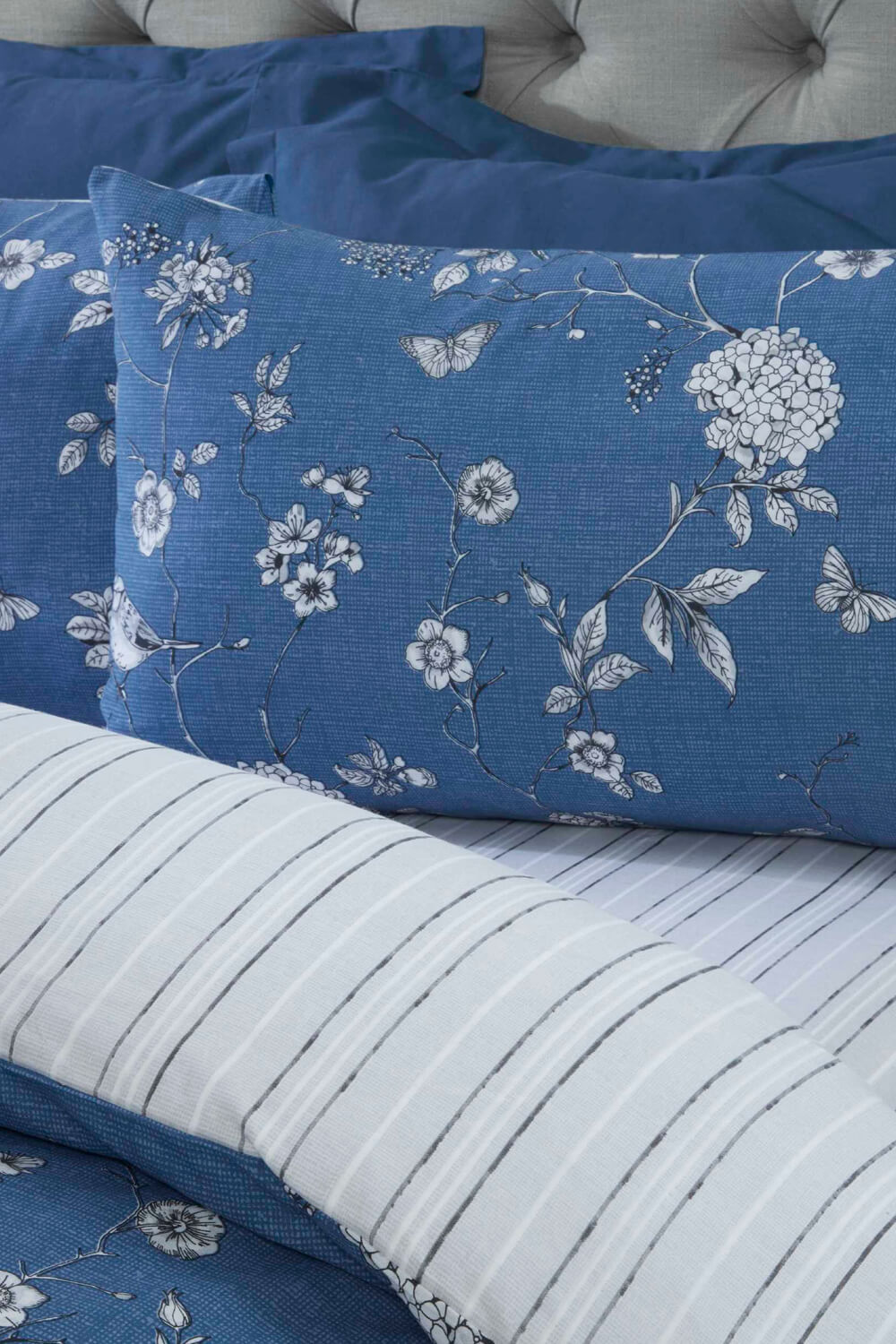 Blue Double Country Toile Floral Duvet Set, Image 2 of 3