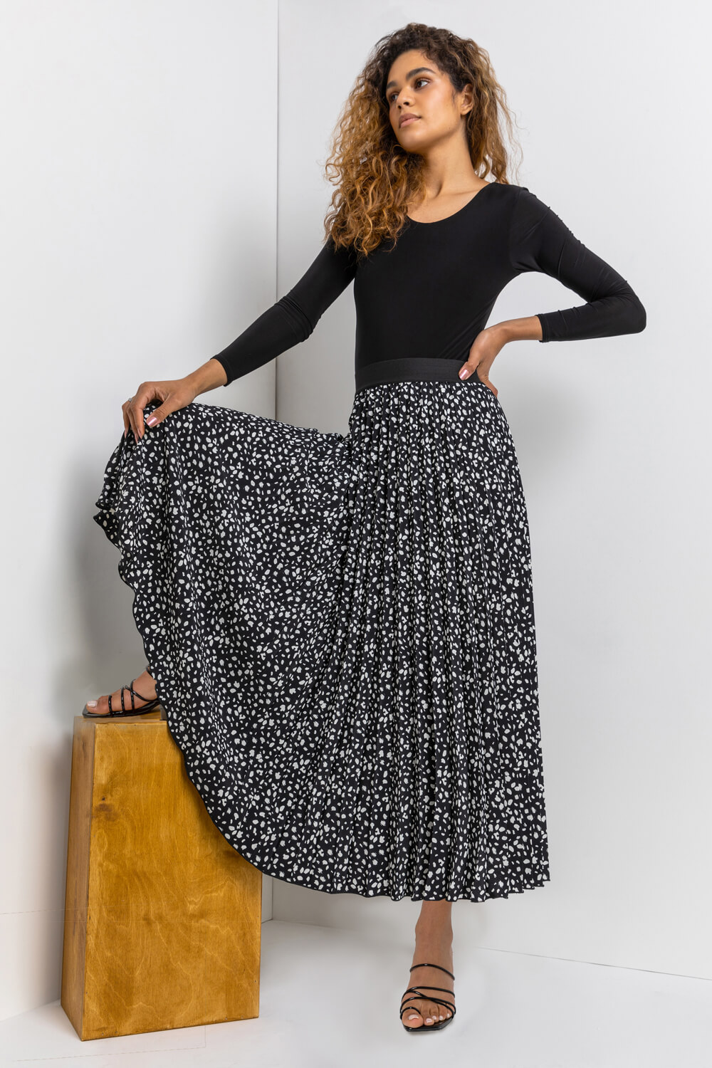 Black Abstract Spot Pleated Maxi Skirt, Image 3 of 4