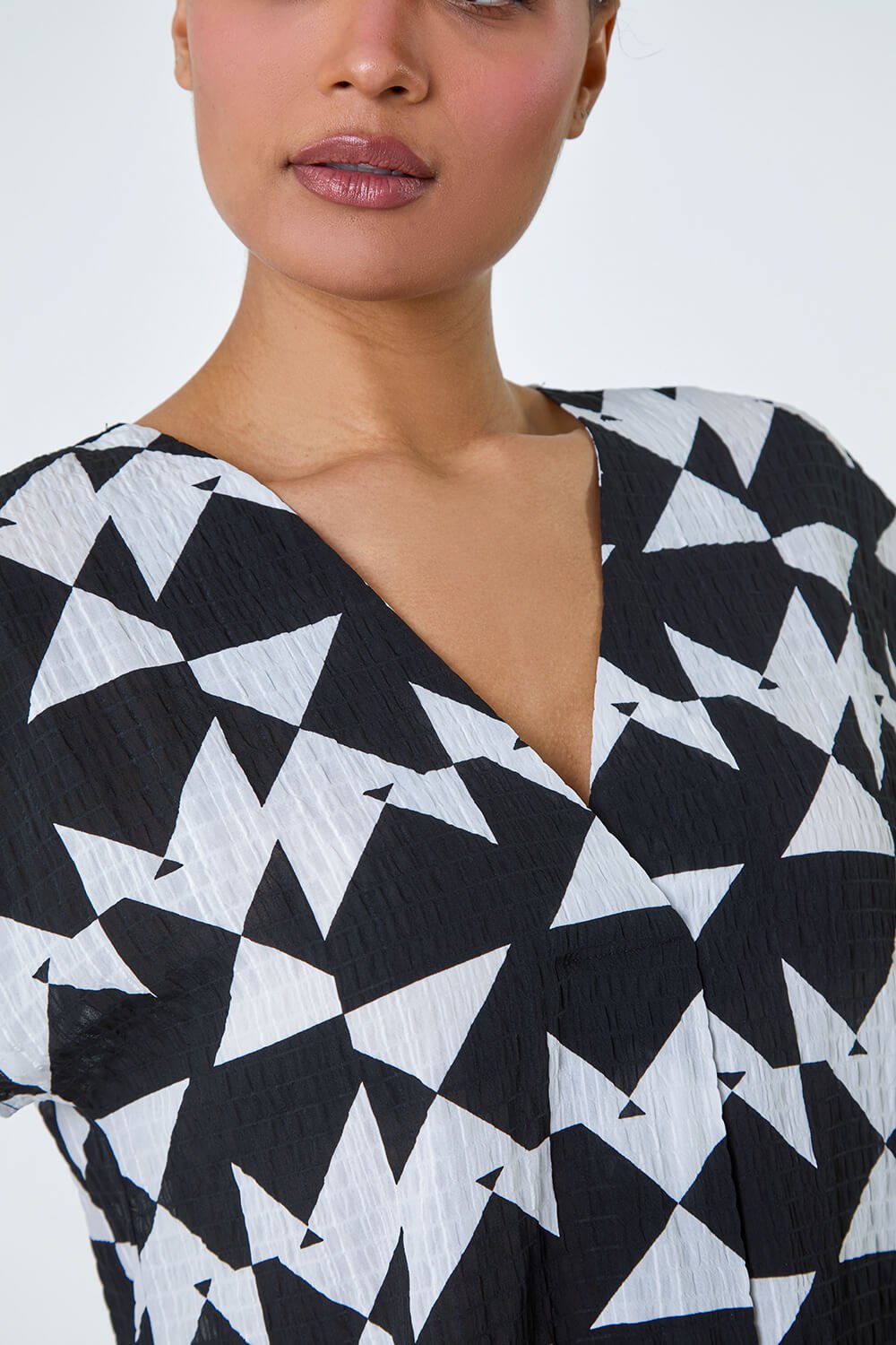 Black Geometric Crinkle Textured  V-Neck Top, Image 5 of 5