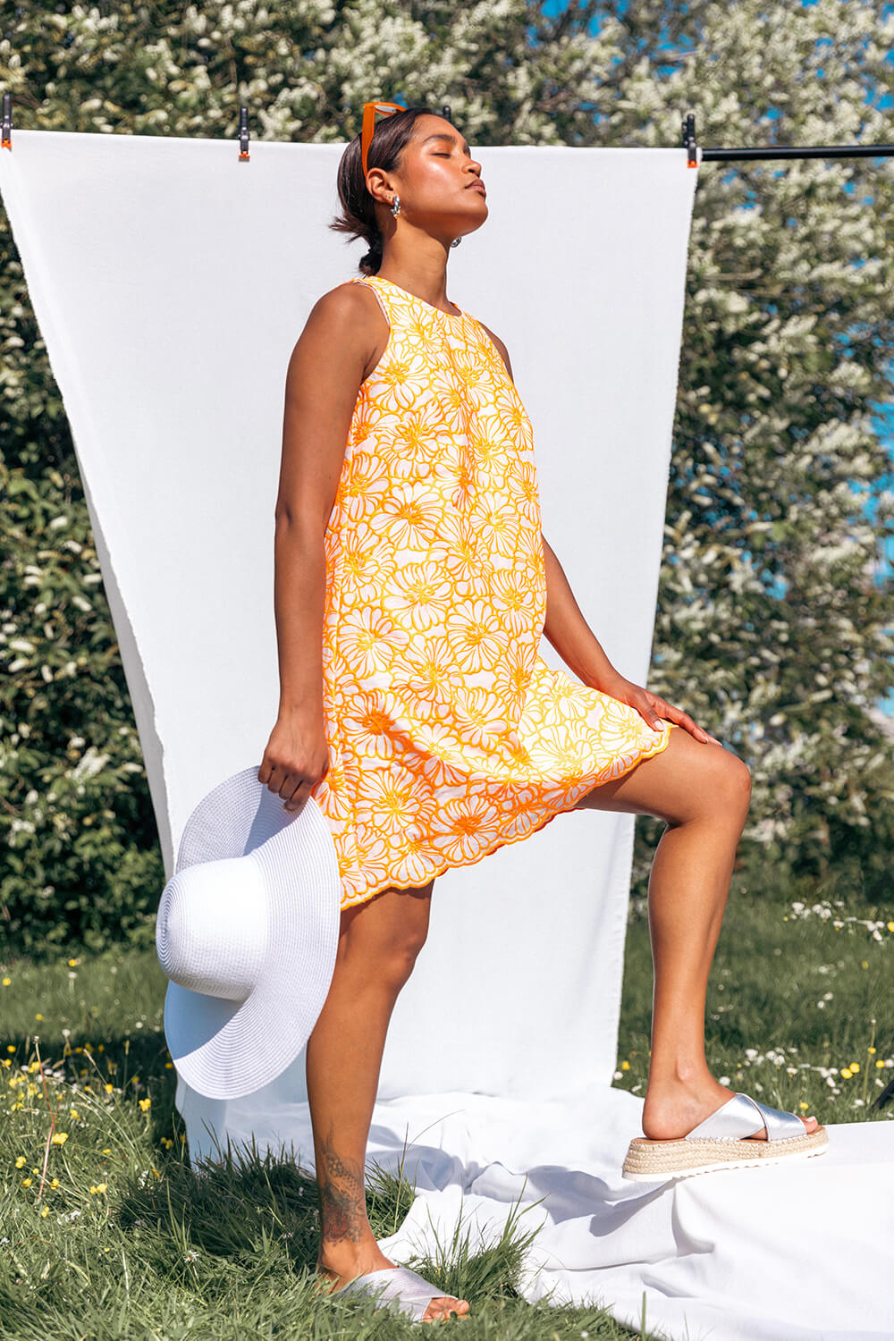 4511141 Red-Orange Floral Shift Dress