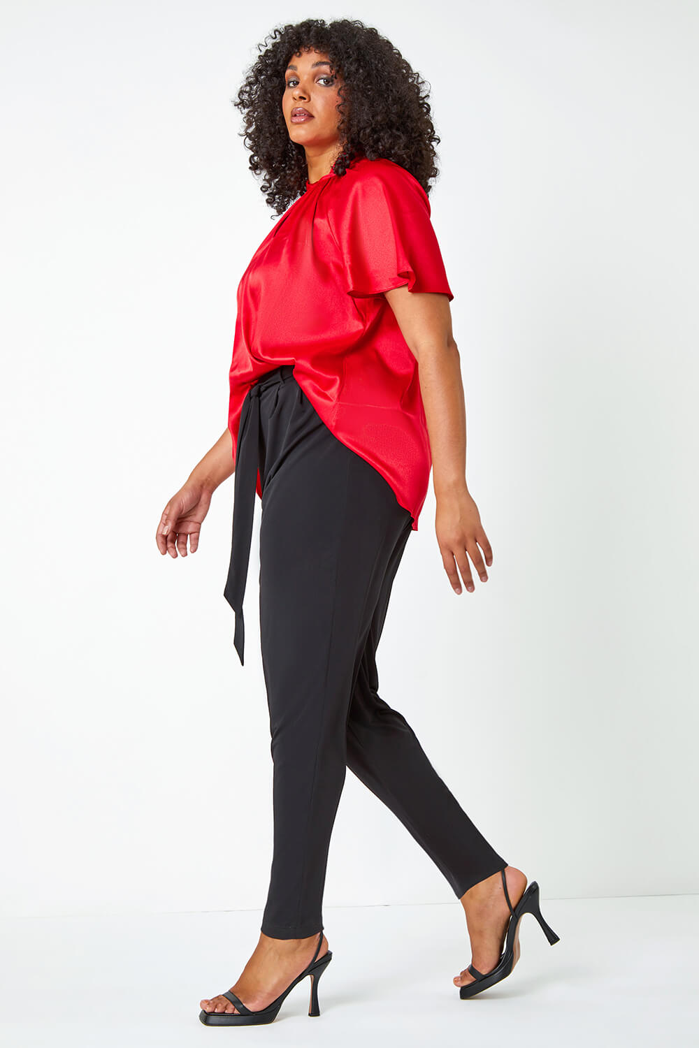 Curve Tapered Belted Stretch Trousers