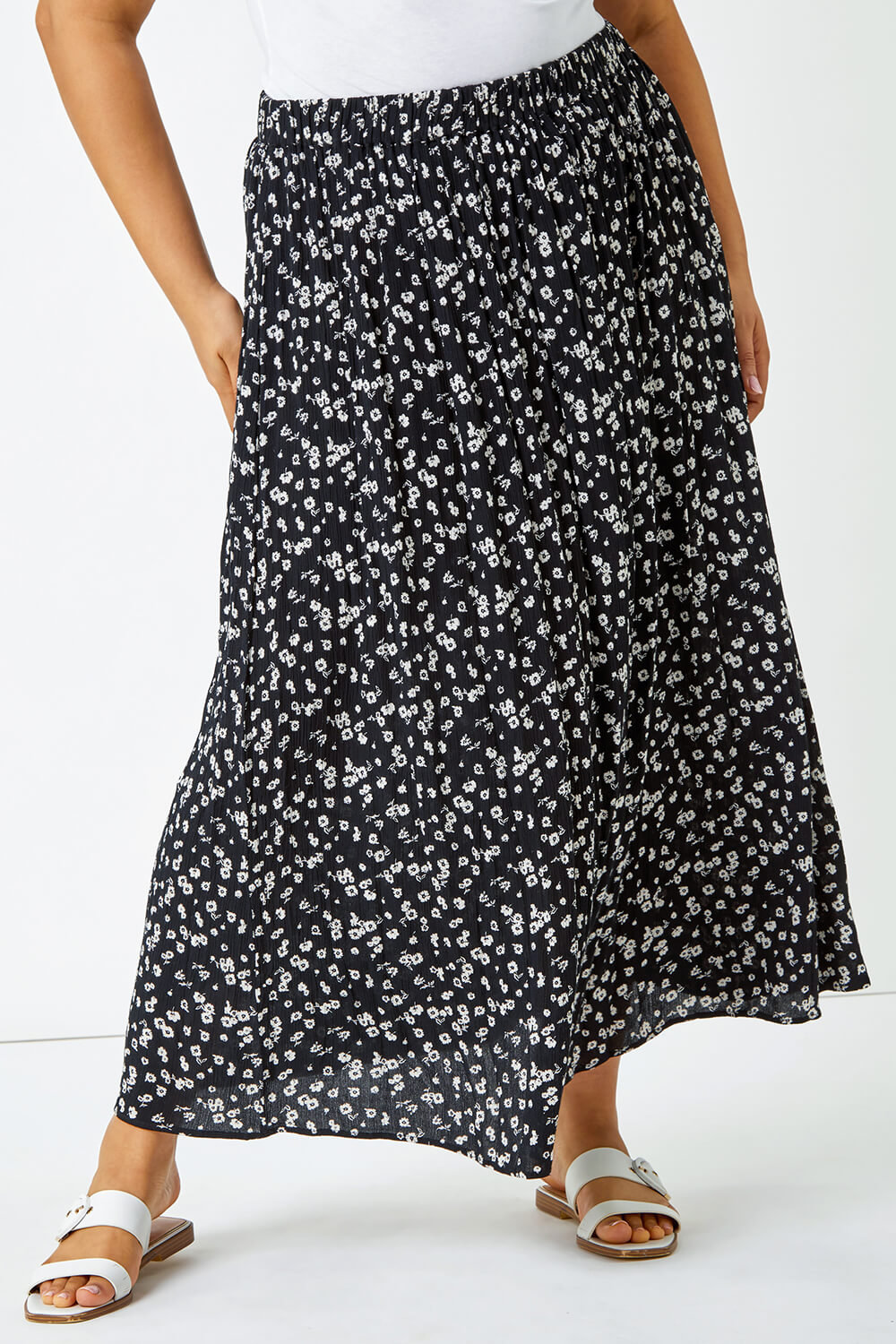 Black Curve Ditsy Floral Maxi Skirt | Roman UK