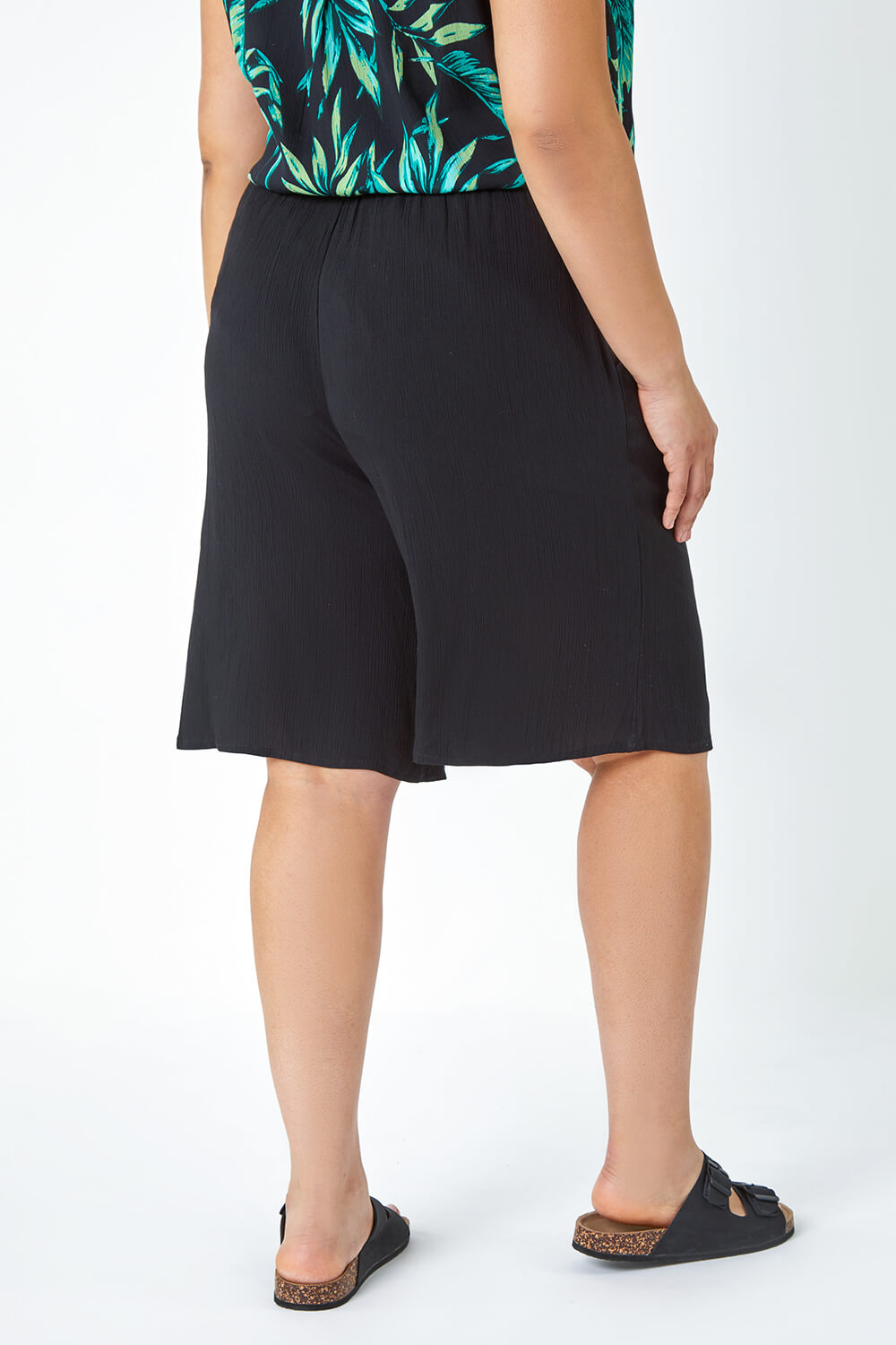Black Curve Plain Crinkle Pocket Shorts, Image 3 of 5