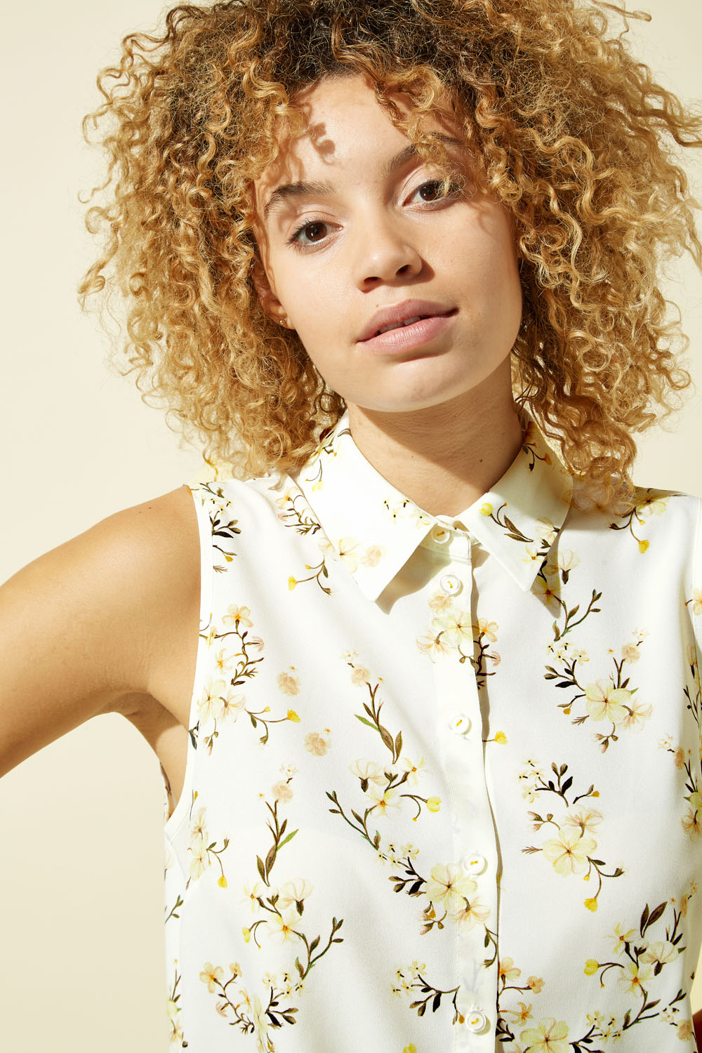 Light Yellow Floral Sleeveless Button Through Blouse, Image 4 of 4