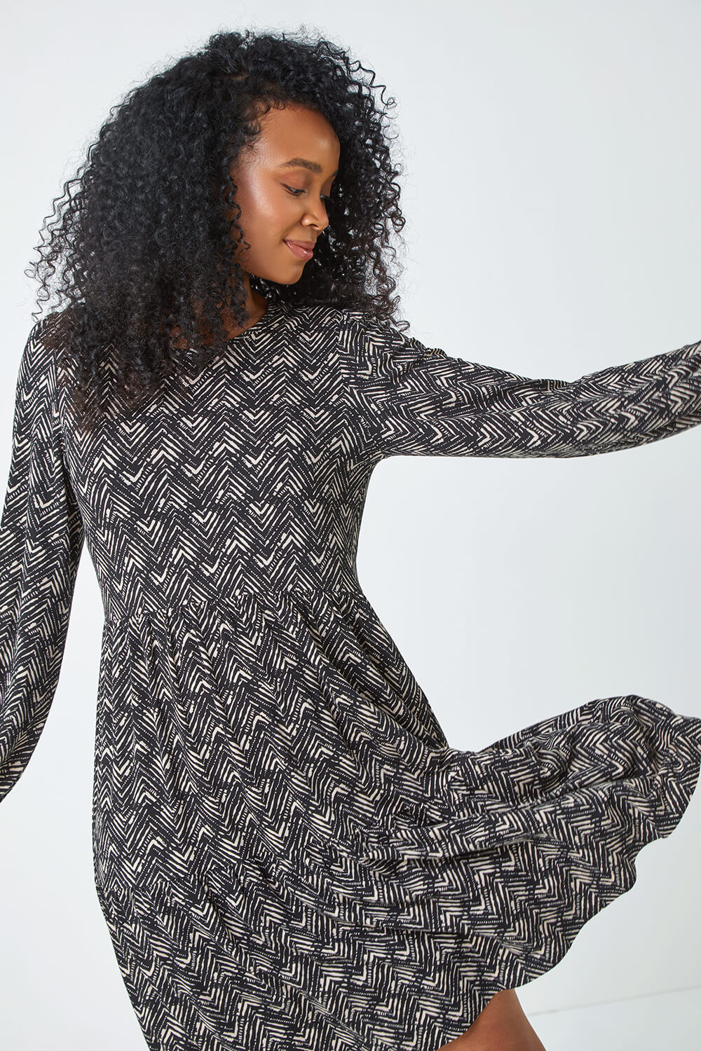 Black Petite Geometric Print Tiered Stretch Dress, Image 3 of 7