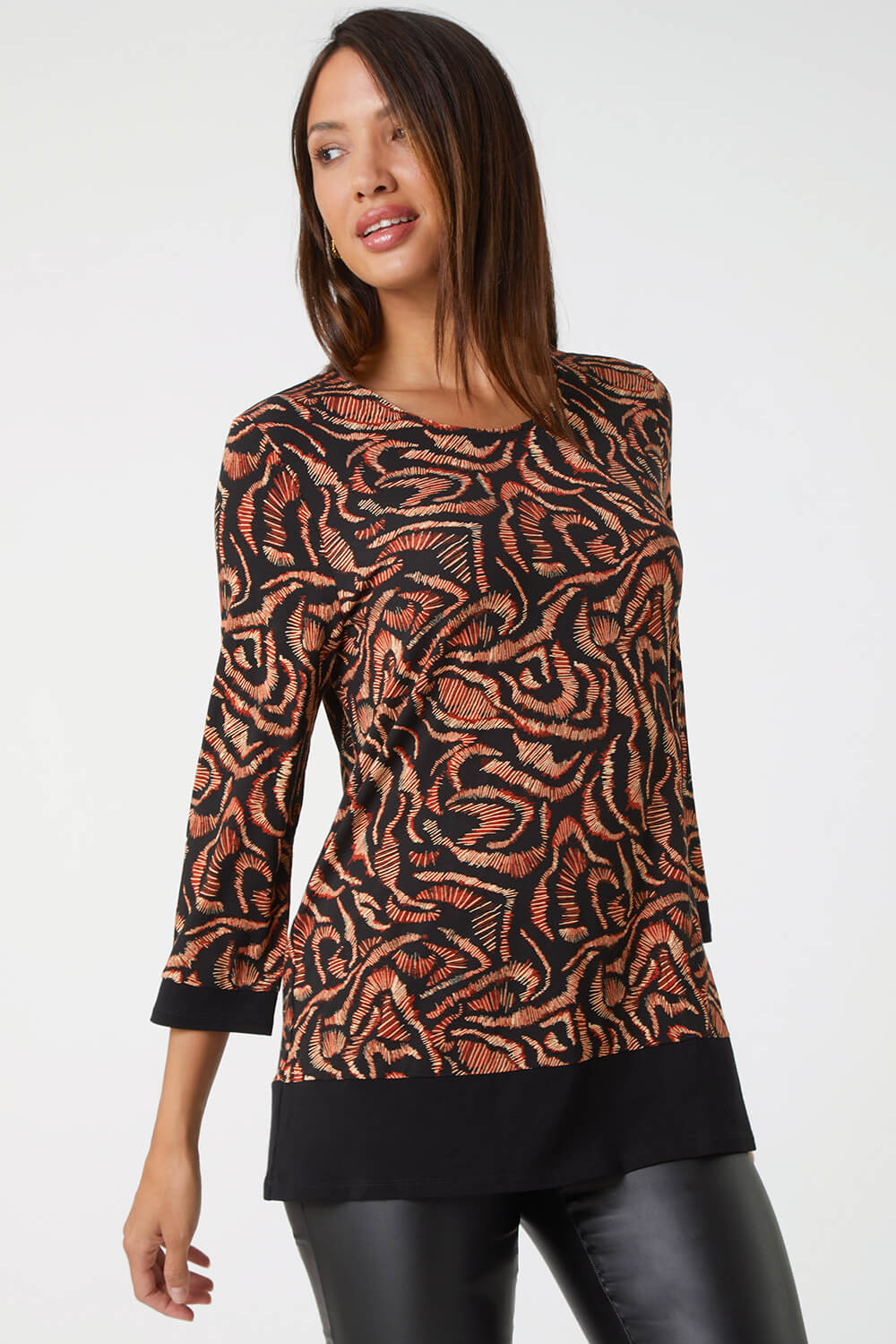 Abstract Contrast Hem Stretch Top