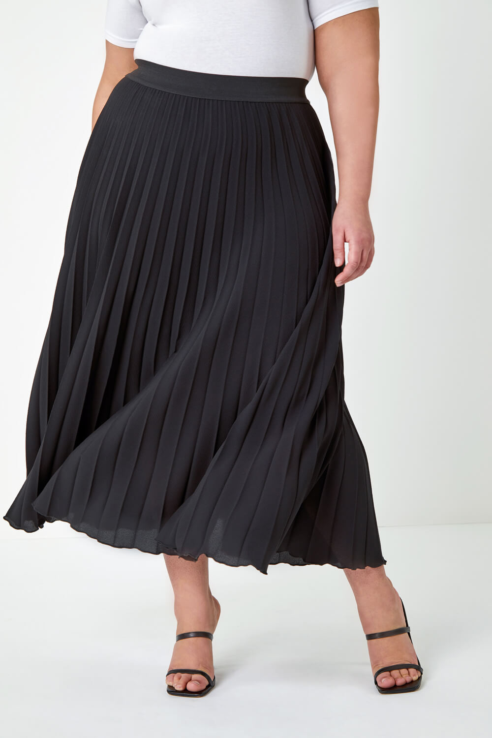 Curve Pleated Midi Skirt in Black - Roman Originals UK