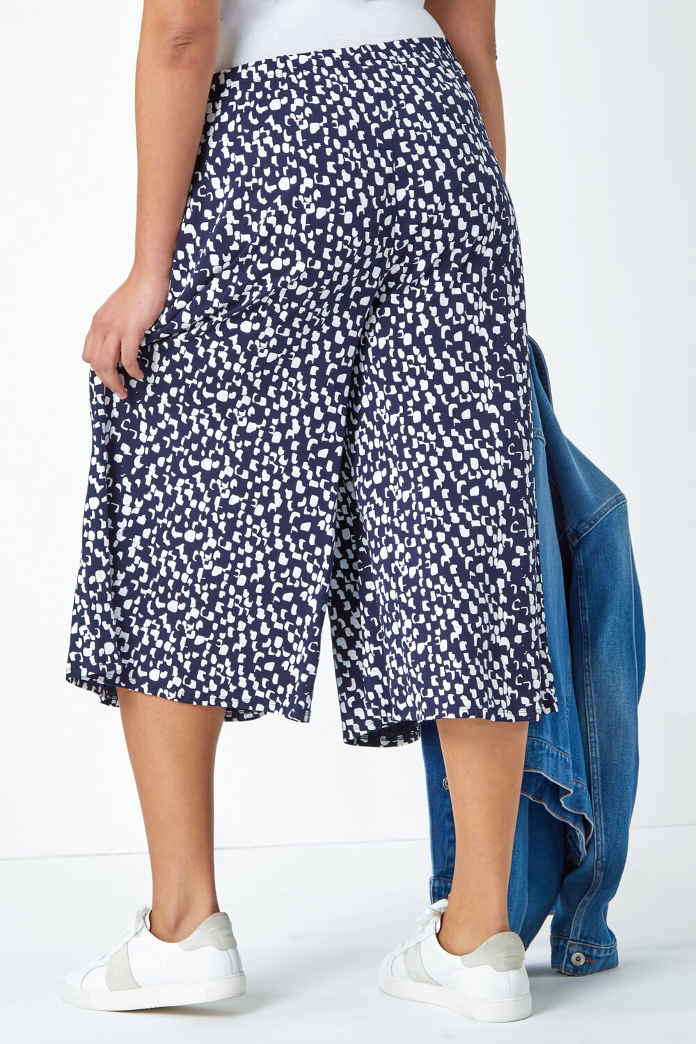 Navy  Curve Printed Stretch Crop Culottes , Image 3 of 5