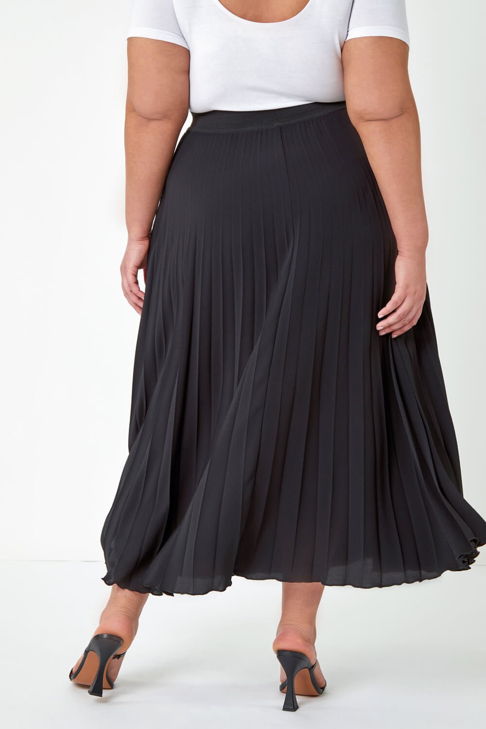 Curve Pleated Midi Skirt in Black - Roman Originals UK
