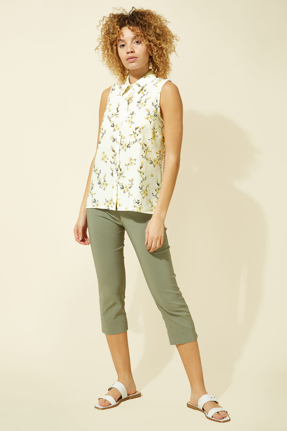 Light Yellow Floral Sleeveless Button Through Blouse, Image 3 of 4