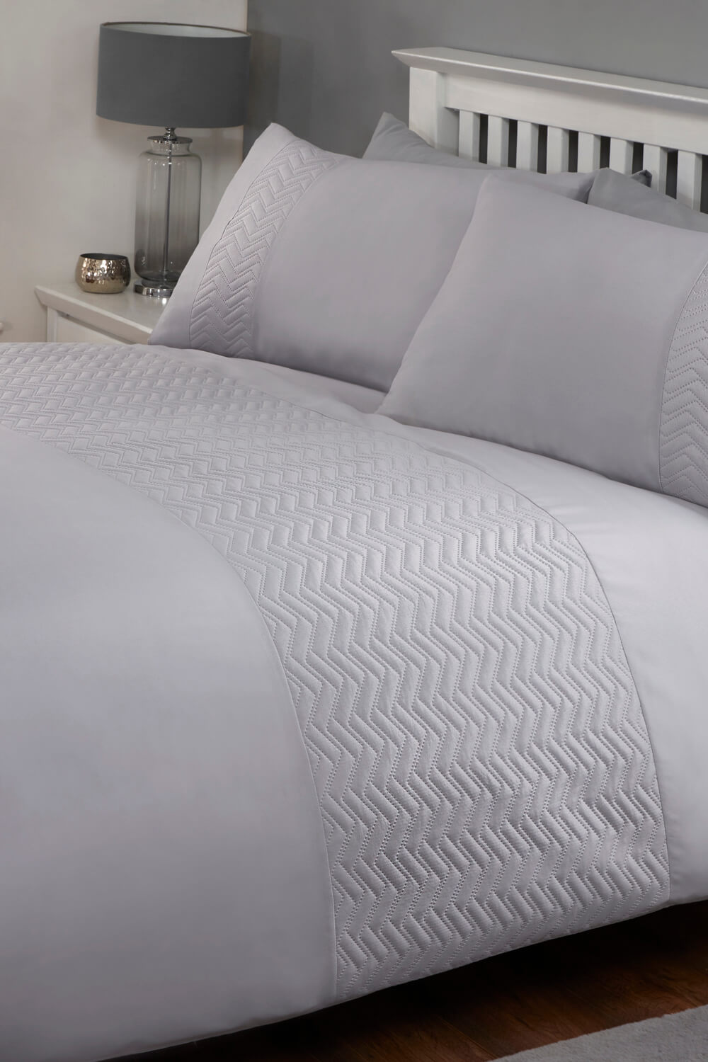 King Size Plain and Zig Zag Textured Duvet Cover Set in LT GREY Roman Originals UK