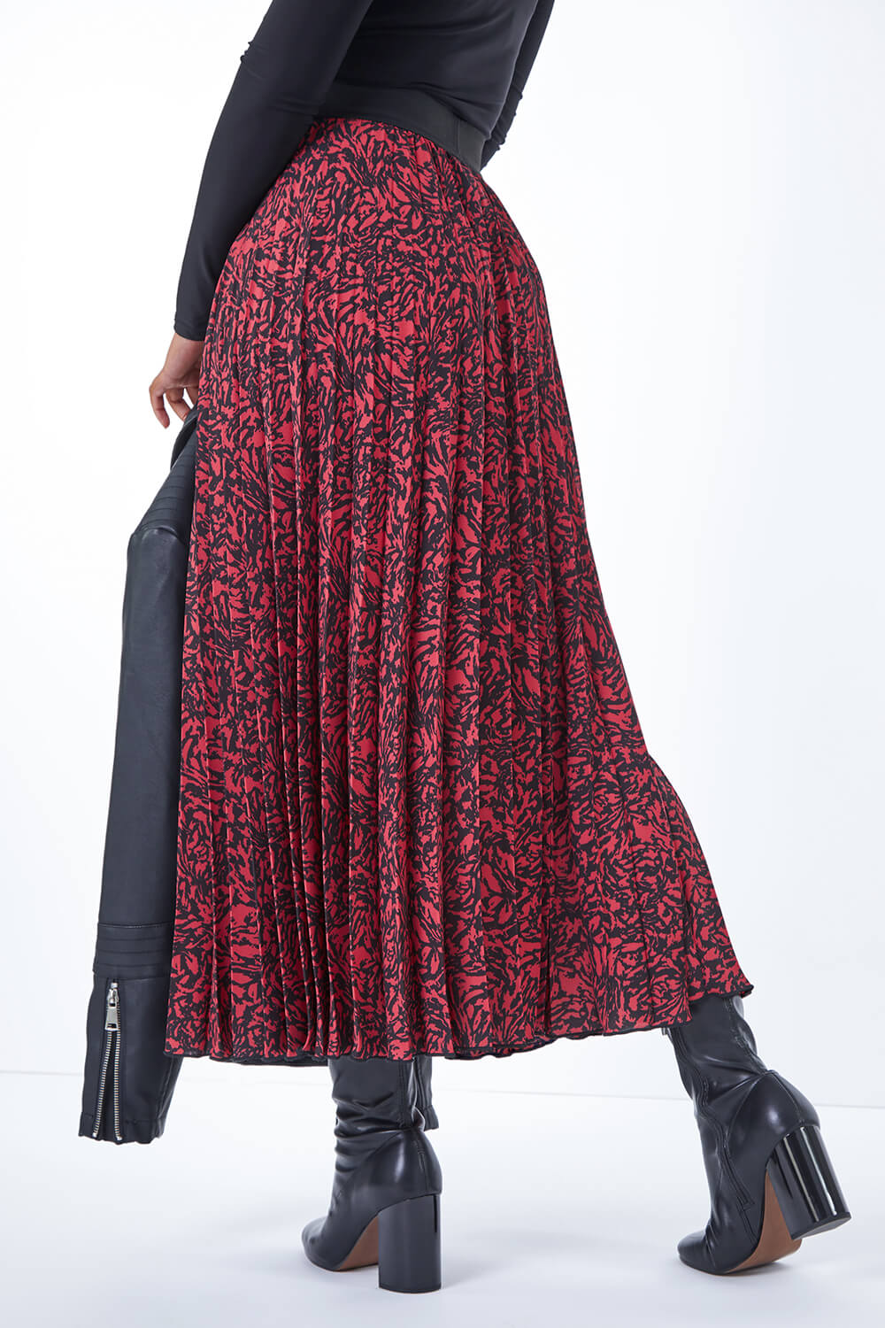 Red Petite Abstract Print Pleated Skirt, Image 4 of 5