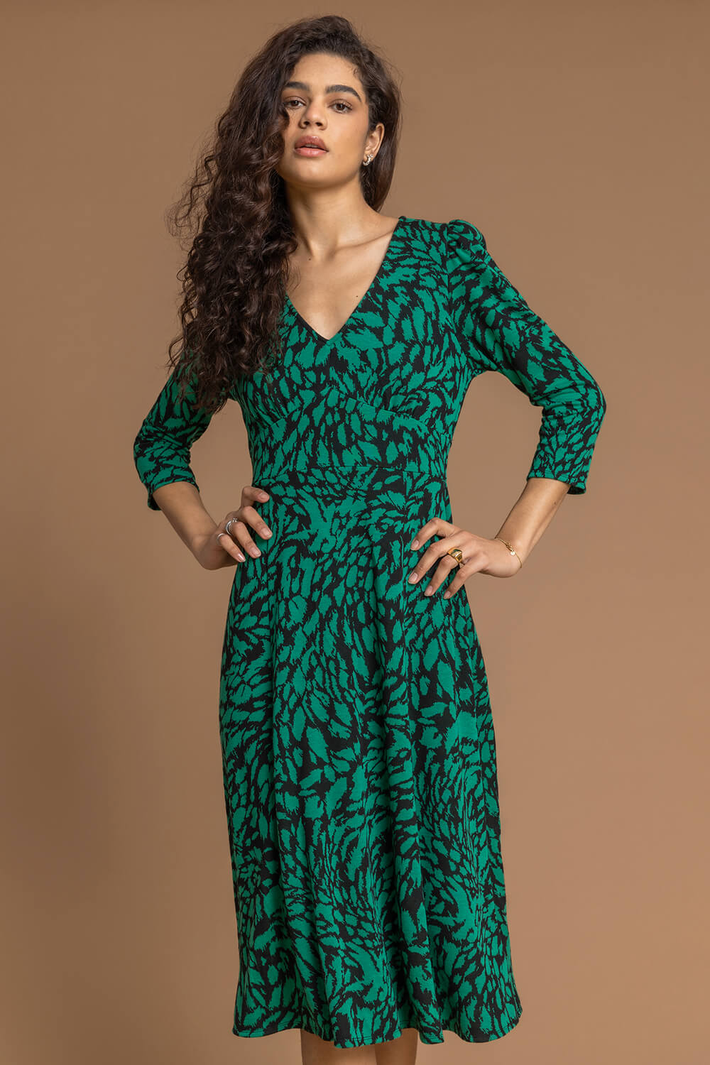 folder efter skole protektor Animal Print Jacquard Dress in Dark Green - Roman Originals UK