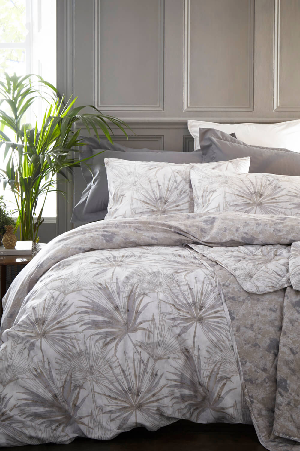 Super King Size Palm Springs Reversible, White And Grey Super King Size Bedding