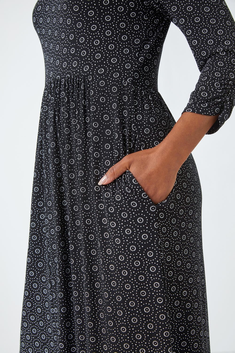 Black Petite Spot Pocket Stretch Ruched Midi Dress, Image 5 of 5