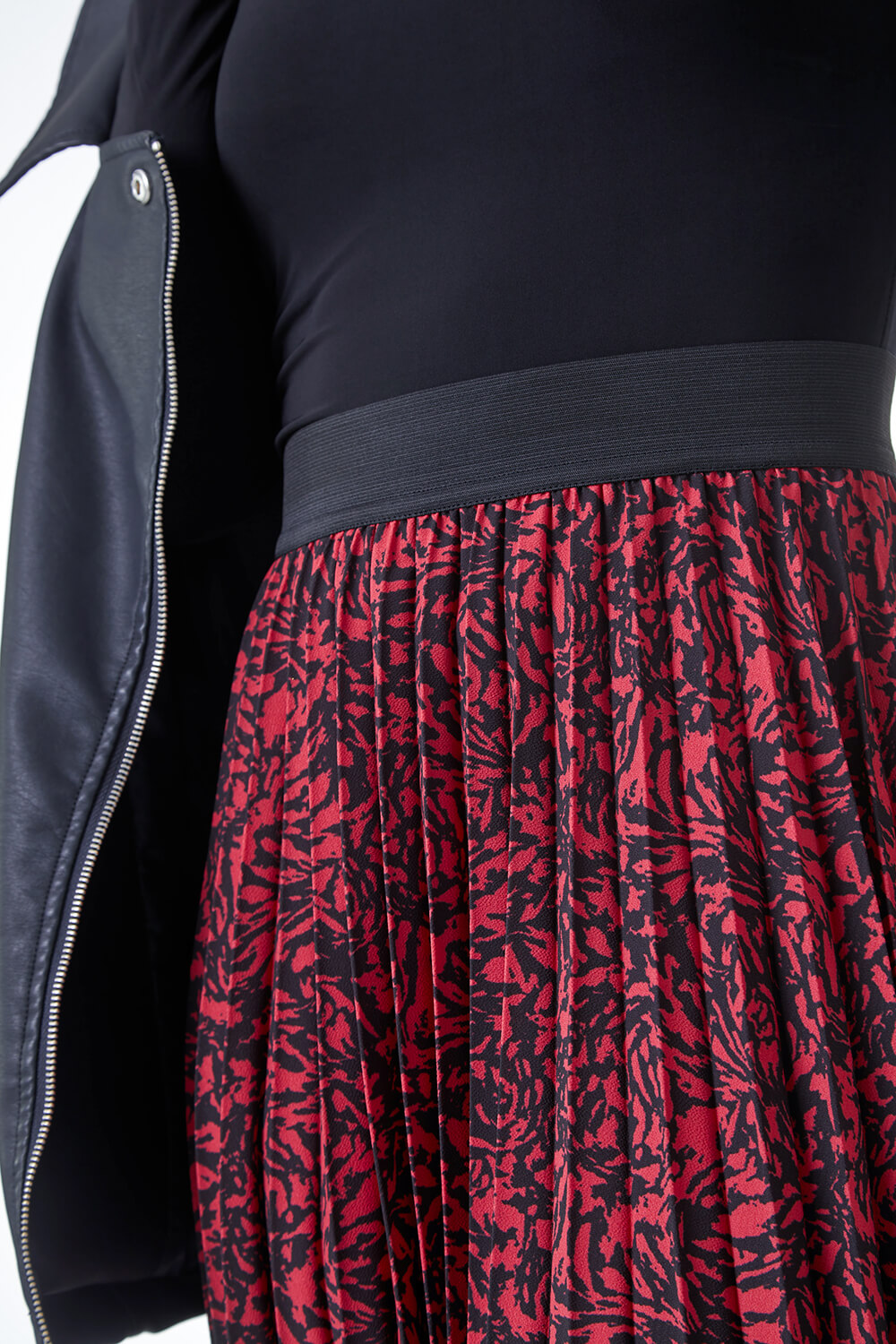 Red Petite Abstract Print Pleated Skirt, Image 3 of 5