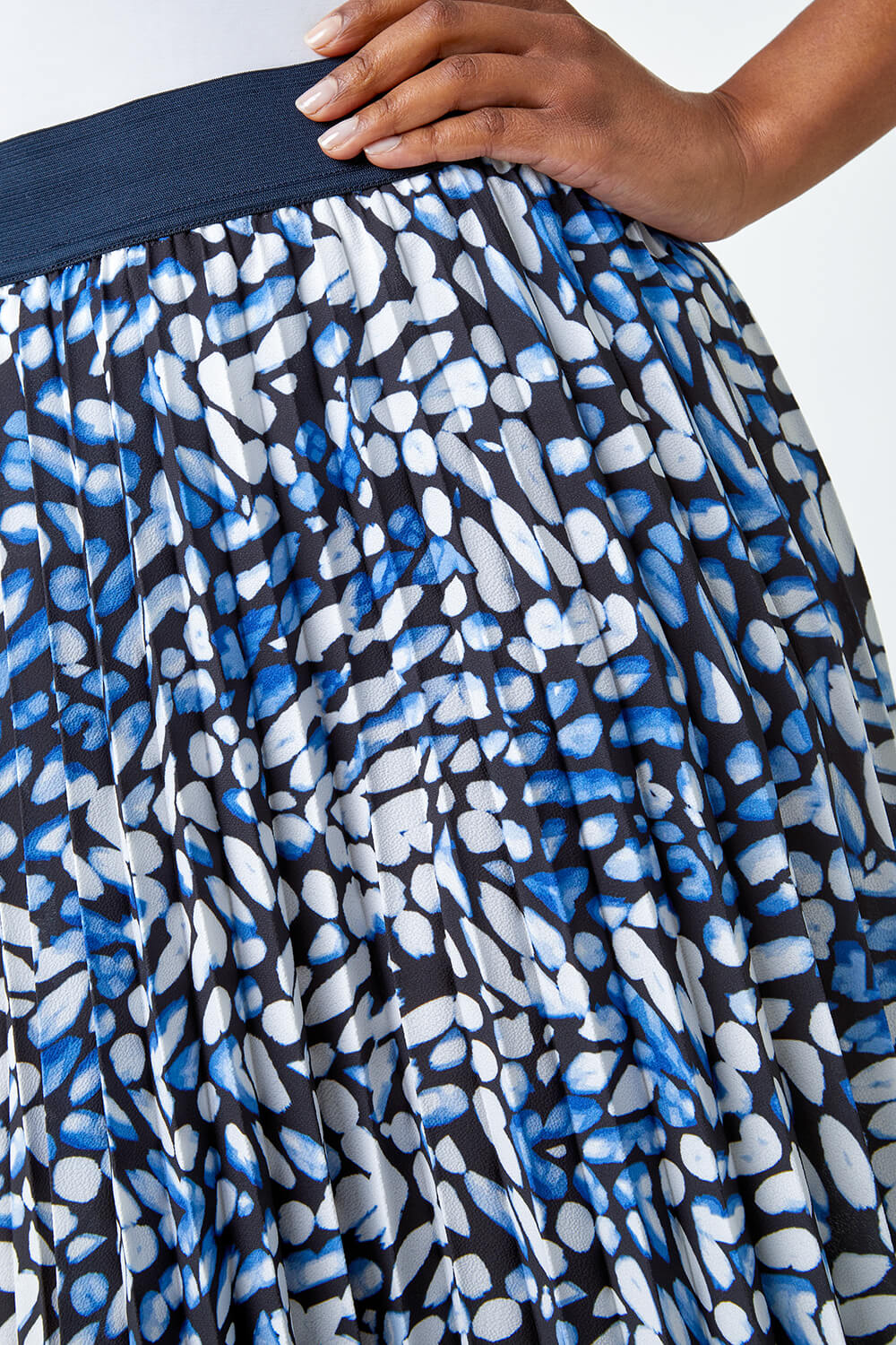 Navy  Petite Pleated Abstract Midi Skirt, Image 5 of 5