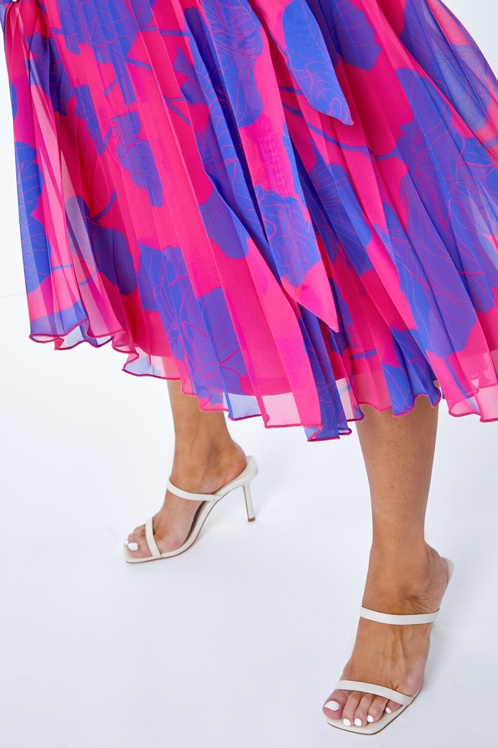 PINK Petite Linear Floral Print Pleated Dress, Image 5 of 5