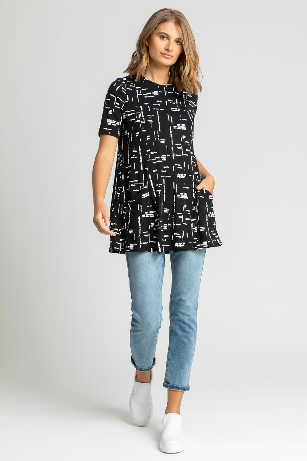Black Abstract Pocket Stretch Swing Top, Image 3 of 5